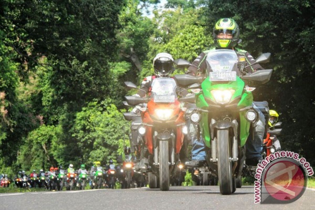 SERUNYA WISATA JELAJAH BROMO DAN GUNUNG BATUR DENGAN KAWASAKI VERSYS-X 250