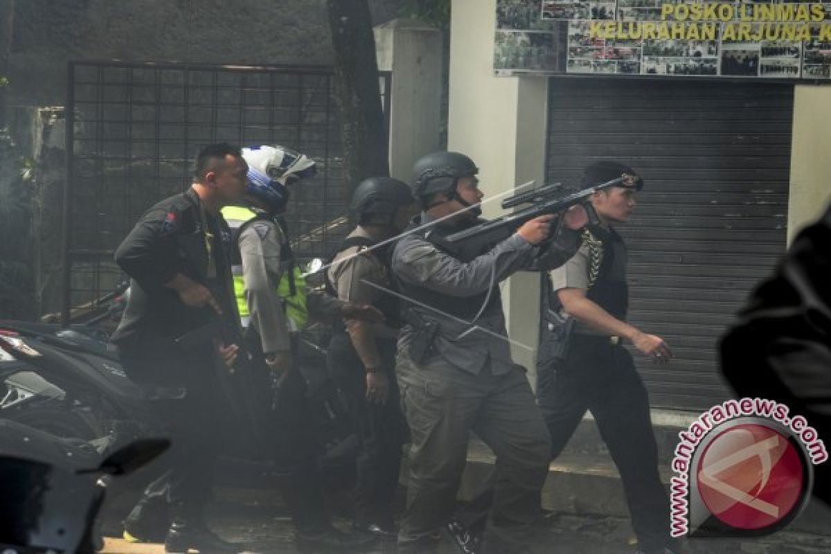 Tim Gabungan Kepolisian Jabar Geledah Rumah Terduga Teroris