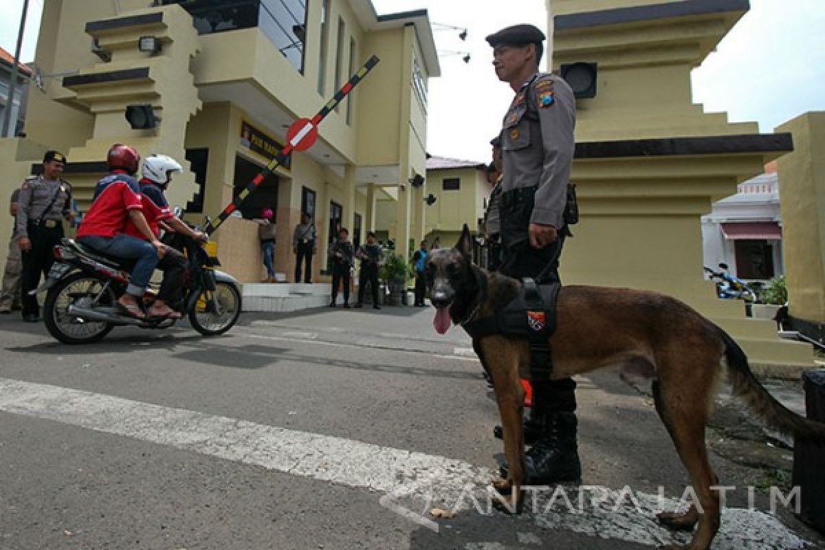 Pelaku Bom di Polrestabes Surabaya Gunakan Motor (video)