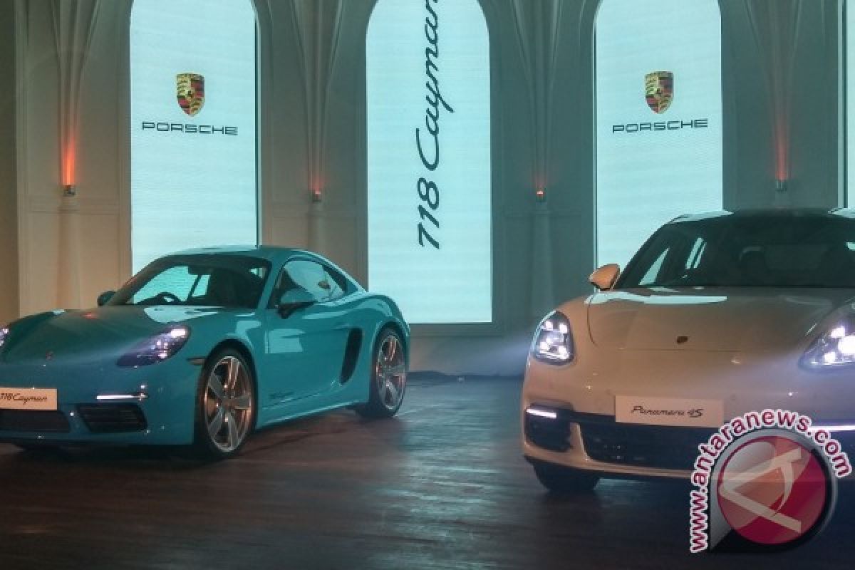 Porsche 718 Cayman dan Panamera 4S meluncur di Indonesia 