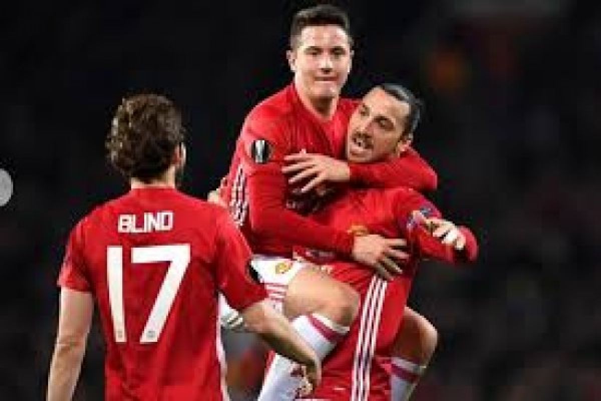  Dua gol Ibra bantu MU juara piala liga