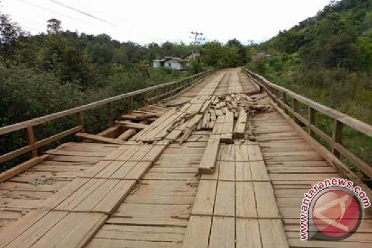 Jembatan Semitau - Suhaid di Kapuas Hulu Terancam Ambruk