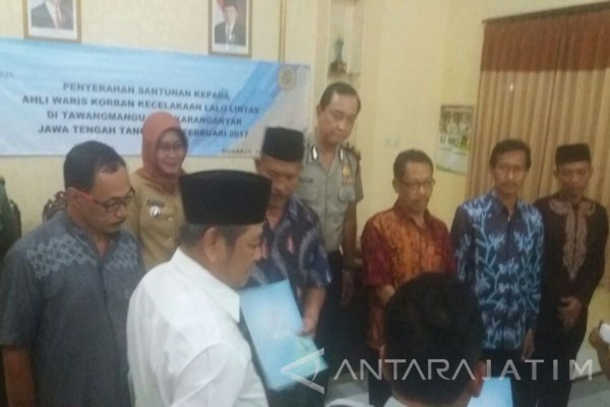 Jasa Raharja Serahkan Santunan Korban Bus Tawangmangu