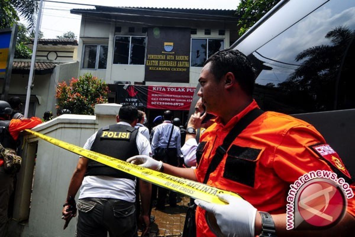 Polisi Amankan Bahan Bom Dari Lokasi Ledakan Bandung