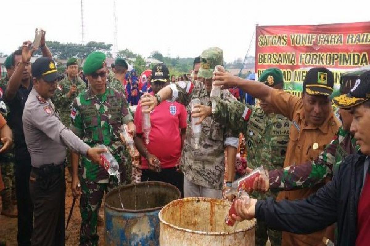 Satgas Pamtas RI-PNG musnahkan ribuan botol minuman beralkohol 