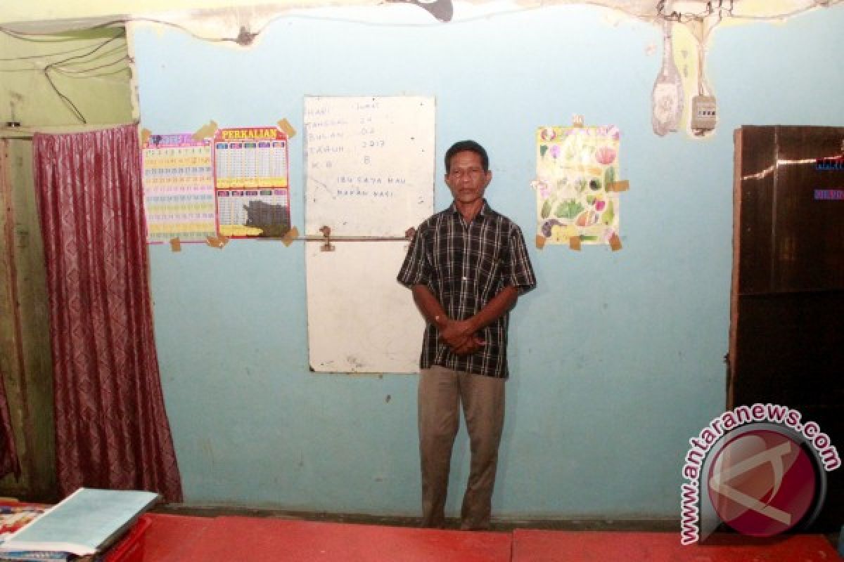Pemulung Dirikan Dua Sekolah Gratis di Kupang