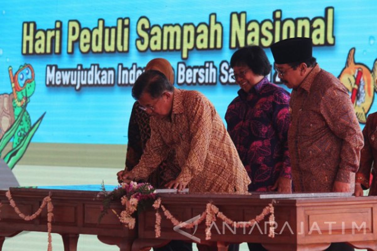 Menteri LHK Beri Penghargaan Pengelolaan Sampah Terbaik