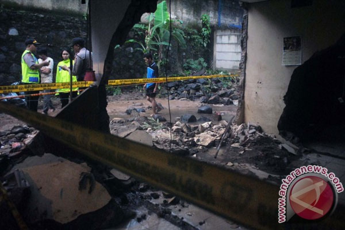 Banjir di Bogor rusak 30 motor siswa