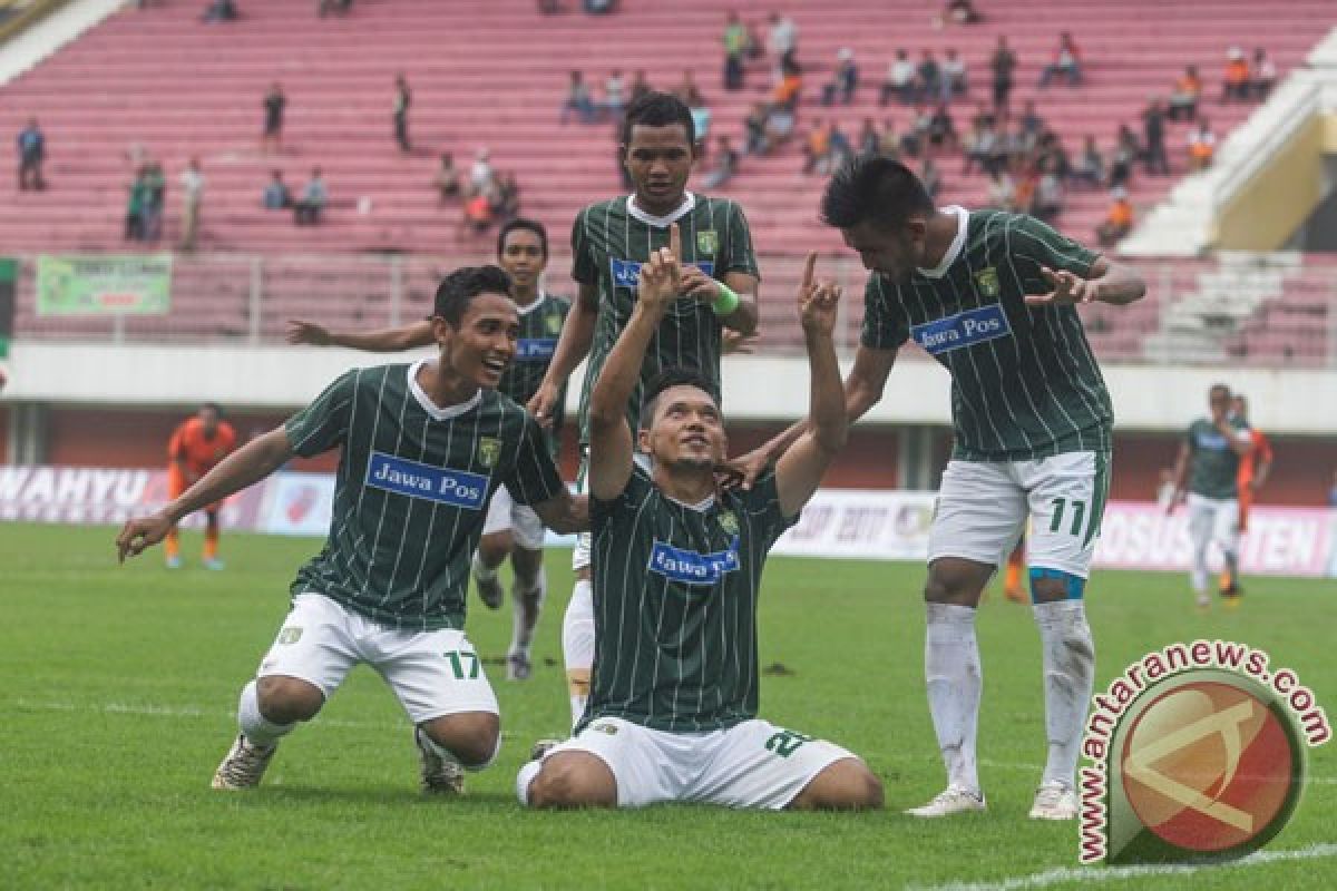 Persebaya lepas Mardiono dan Rahmat Latief