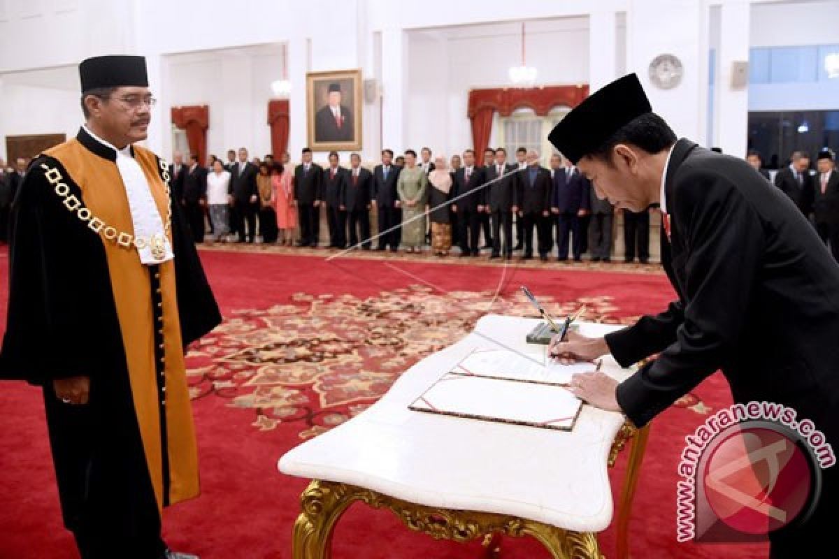 Presiden Lantik Hatta Ali Sebagai Ketua MA