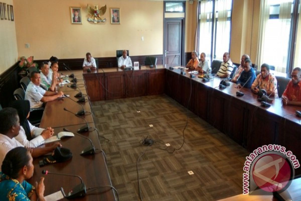 Sekda Mimika Mediasi penyelesaian konflik Komite Sekolah dan Dispendasbud