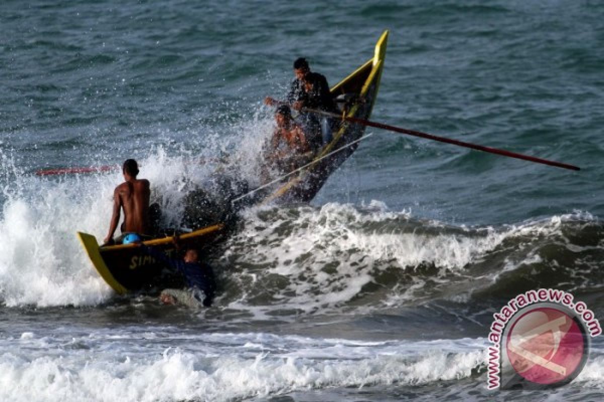 Nelayan Singkil tidak melaut akibat badai