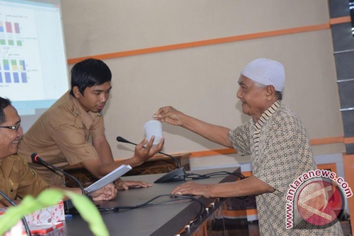 Pemda Sintang Ingatkan Pedagang Pasar Raya Patuhi Aturan