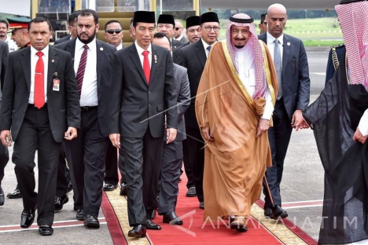 Raja Salman Heran Disambut Pastor Berbahasa Arab