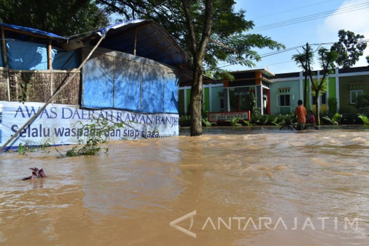 Relawan Gabungan Ngawi Bangun Posko Darurat Banjir