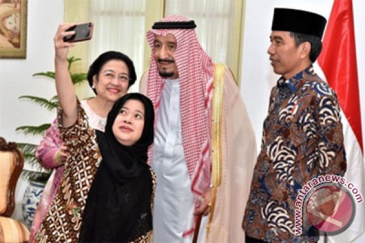 Gaya Puan Maharani dan Megawati saat foto selfie dengan Raja Salman