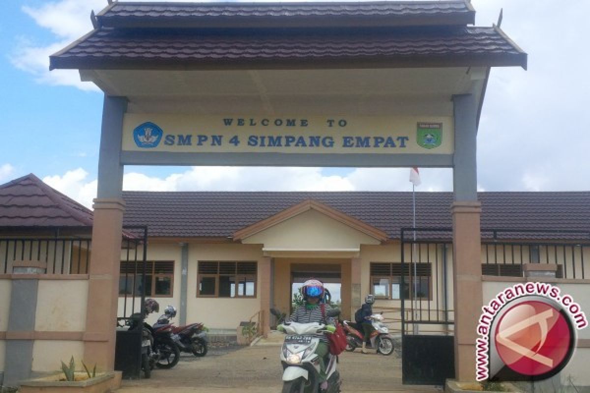 Smpn 4 Simpang Empat Harapkan Perpustakaan Keliling