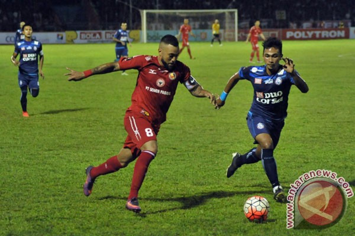 Arema yakin curi poin di kandang Semen Padang