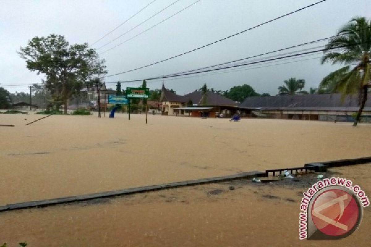 Pangkalan Limapuluh Kota Banjir, Akses Sumbar-Riau Terputus