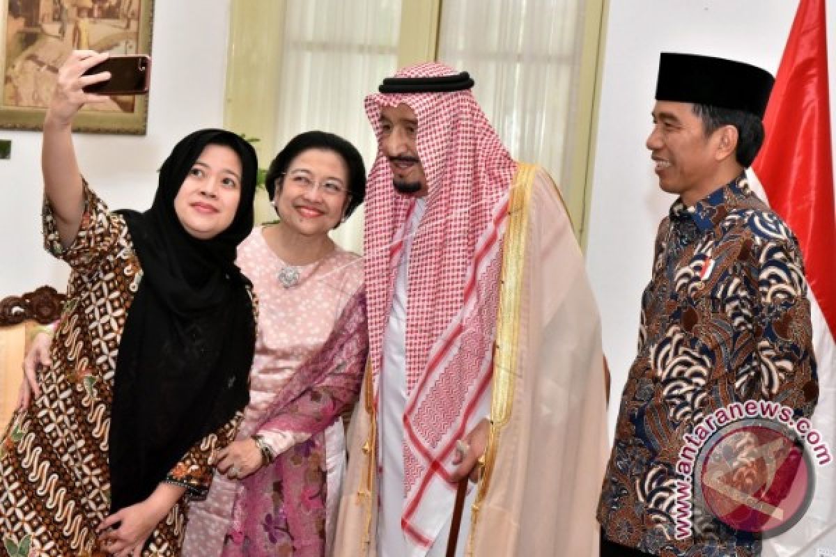Gaya Puan Maharani dan Megawati Saat Foto Selfie dengan Raja Salman