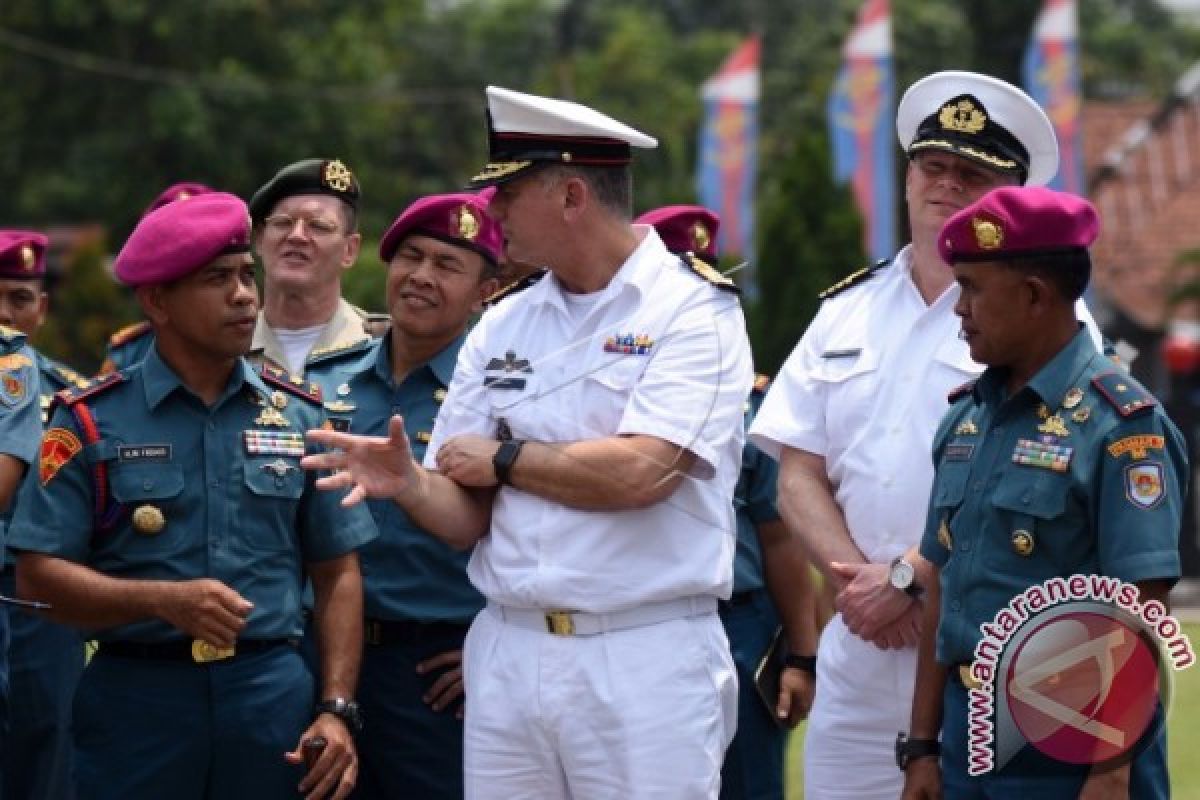 Kasal Belanda Kunjungi Korps Marinir Karangpilang Surabaya