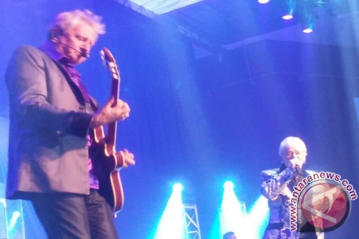 "Sweet Dreams" buka konser Air Supply malam ini