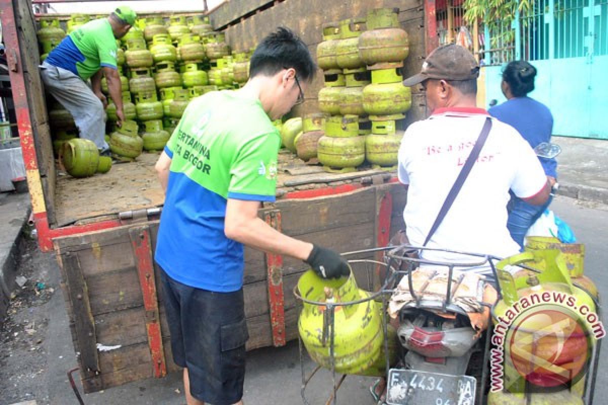 Pertamina pasang peringatan sablon "miskin" pada elpiji 3 kg