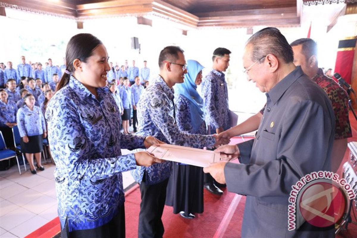 Bupati Agung Bharata Serahkan SK PNS kepada 137 CPNS Kabupaten Gianyar