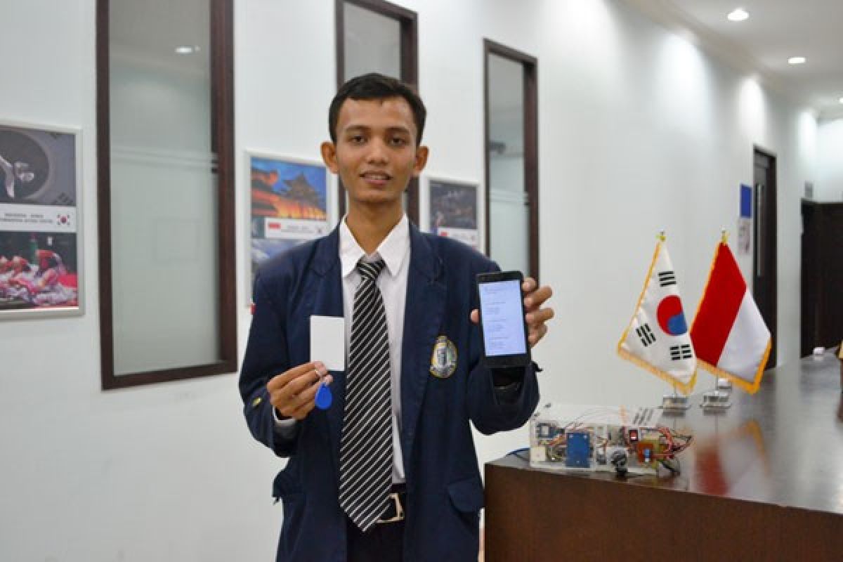 Mahasiswa Lampung Rancang SMS-GPS Amankan Kendaraan