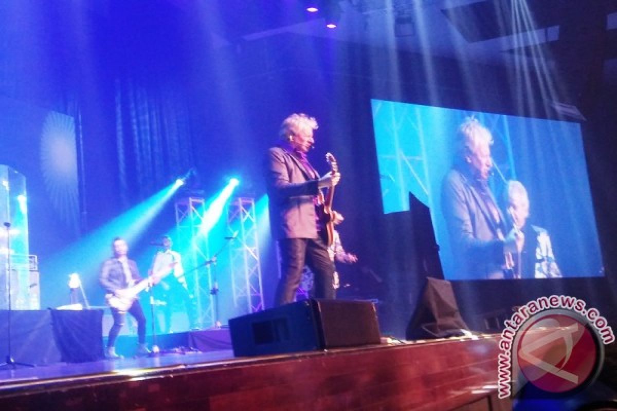 Air Supply obati kerinduan penggemar Indonesia   