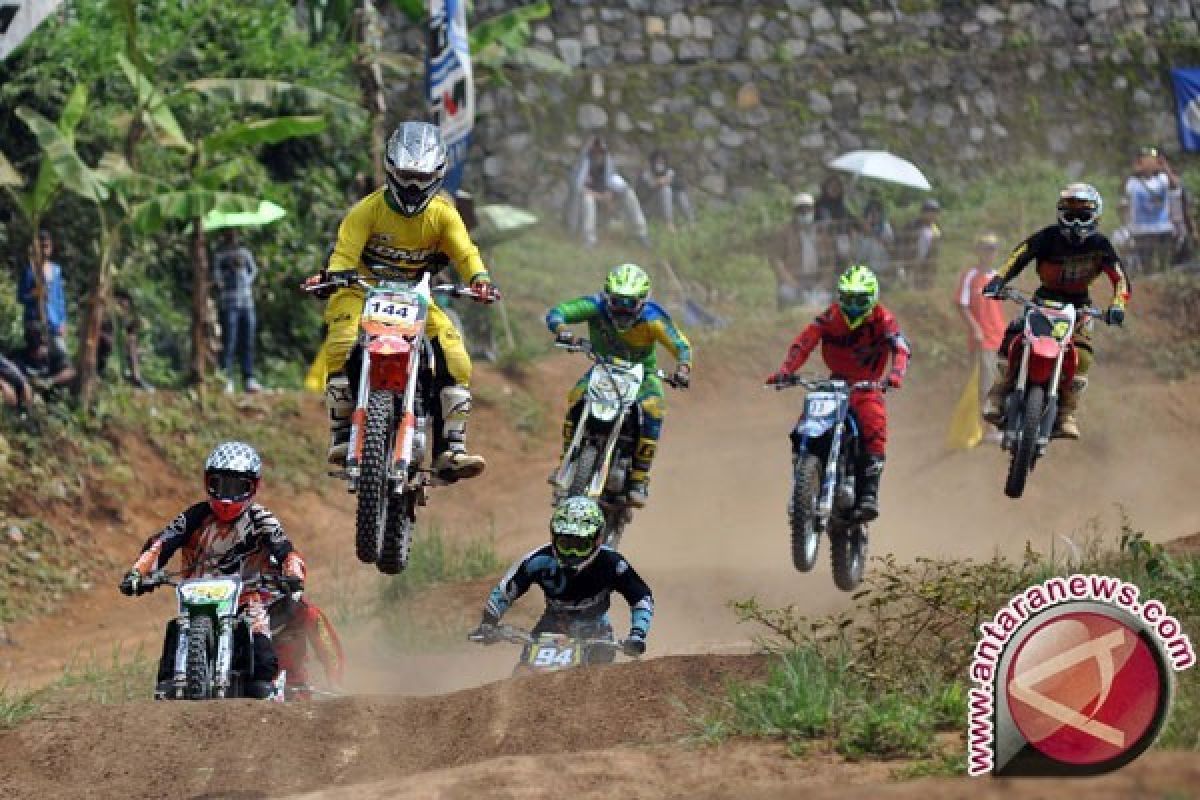 Crosser Wanita Asal Belanda Juarai MXW Race 1