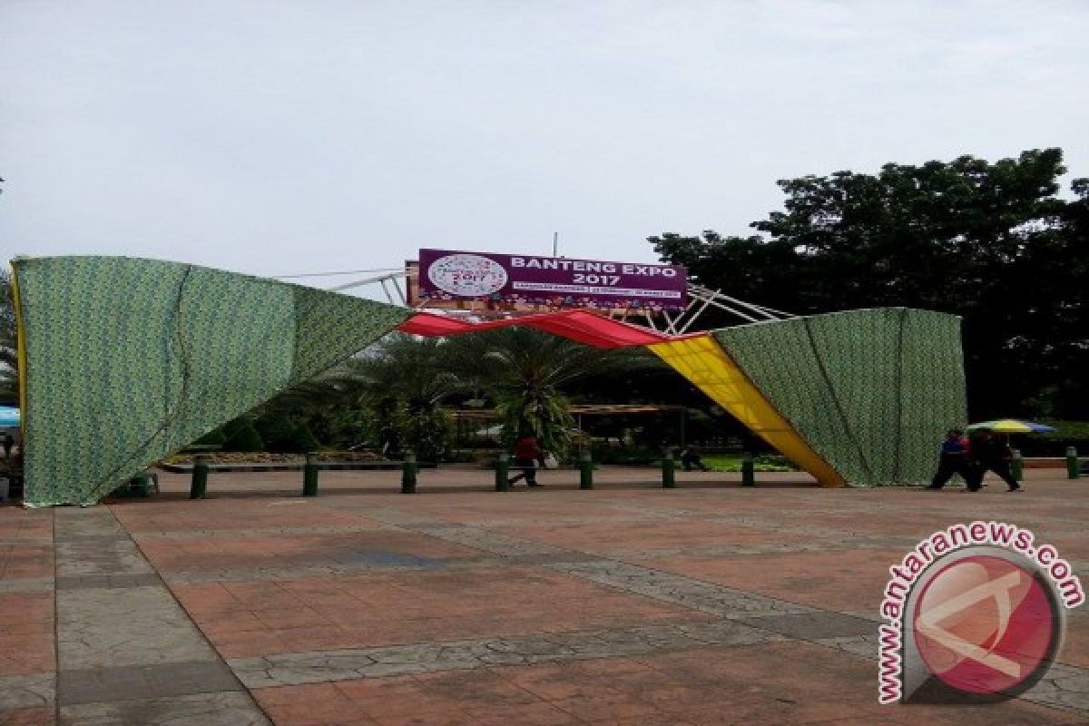 Flora, Fauna Expo Being Organized in Banteng Square, central jakarta - (d)