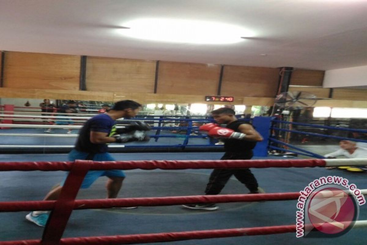 Hadapi Petinju Thailand,  Daud Yordan Berlatih "Sparring Partner"