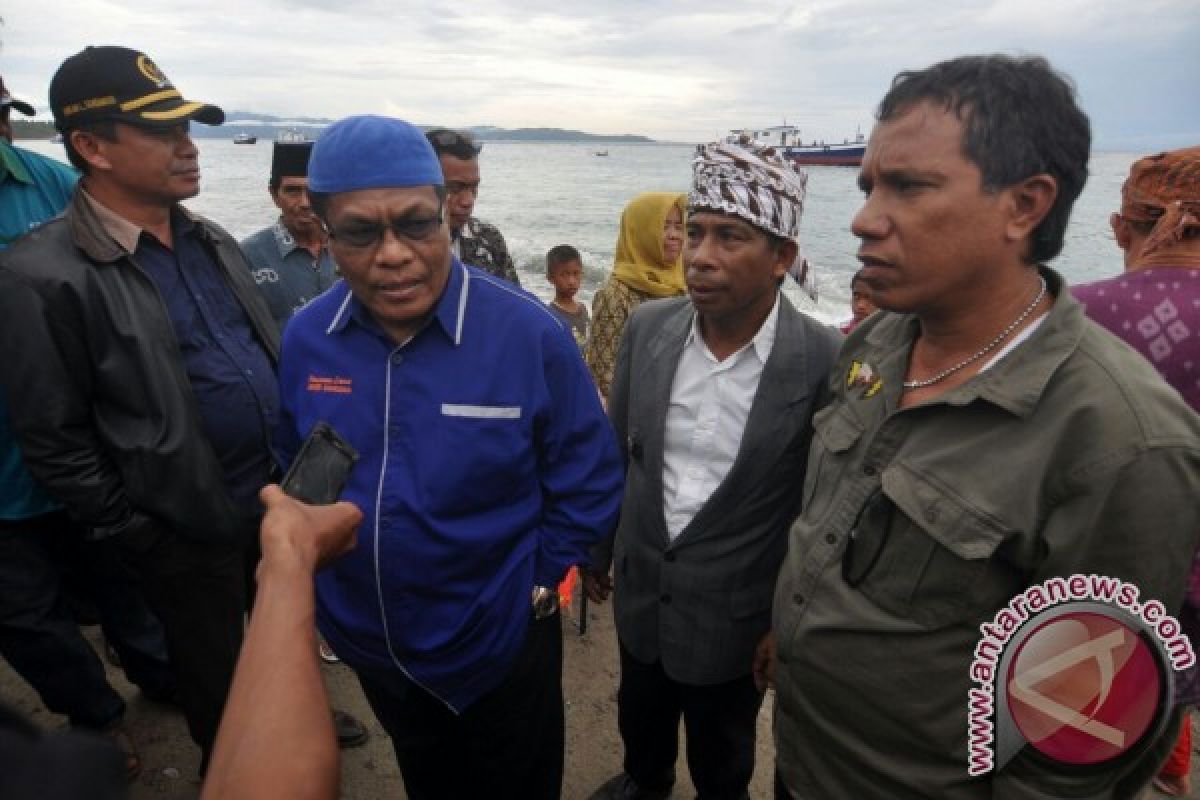 Pemkab Donggala Serahkan 15 Unit Kapal Untuk Nelayan