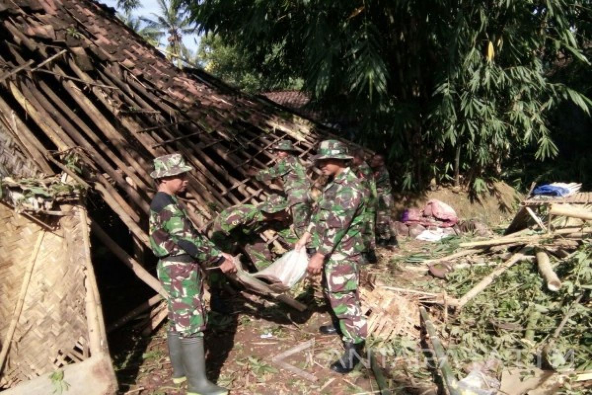 Rumah Korban Angin Puting Beliung di Jember Diperbaiki