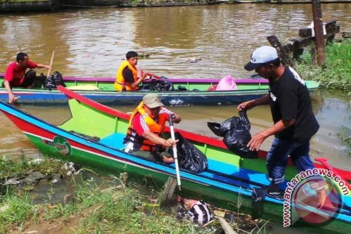 Mahasiswa Unmul Kembali Rawat Sungai Karang Mumus 