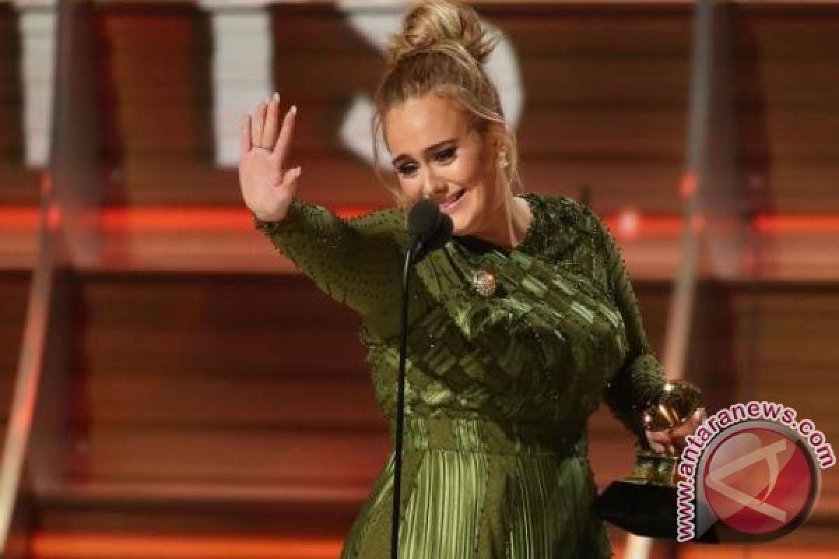 Ini Status Hubungan Adele Dengan Simon