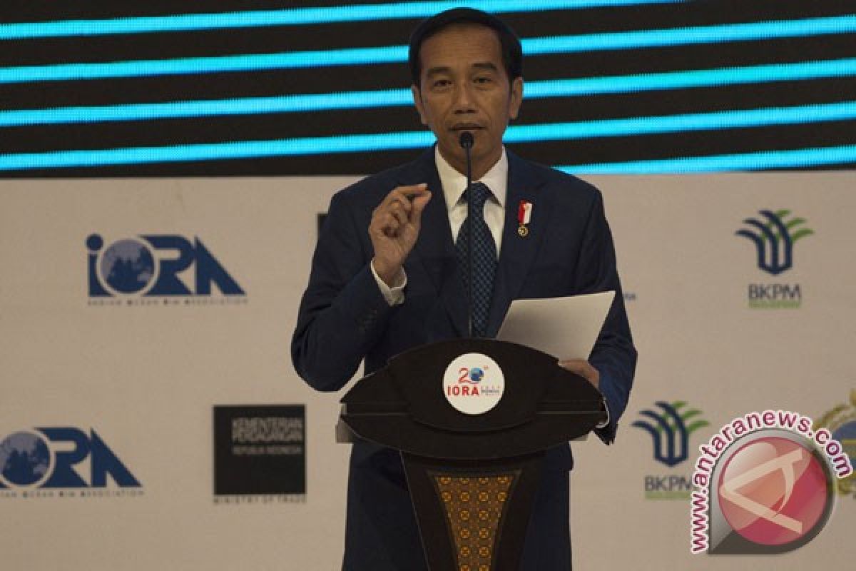 Presiden Jokowi kenakan jas-dasi biru di KTT IORA