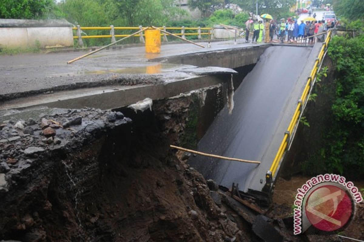 Jembatan Cepogo Boyolali putus