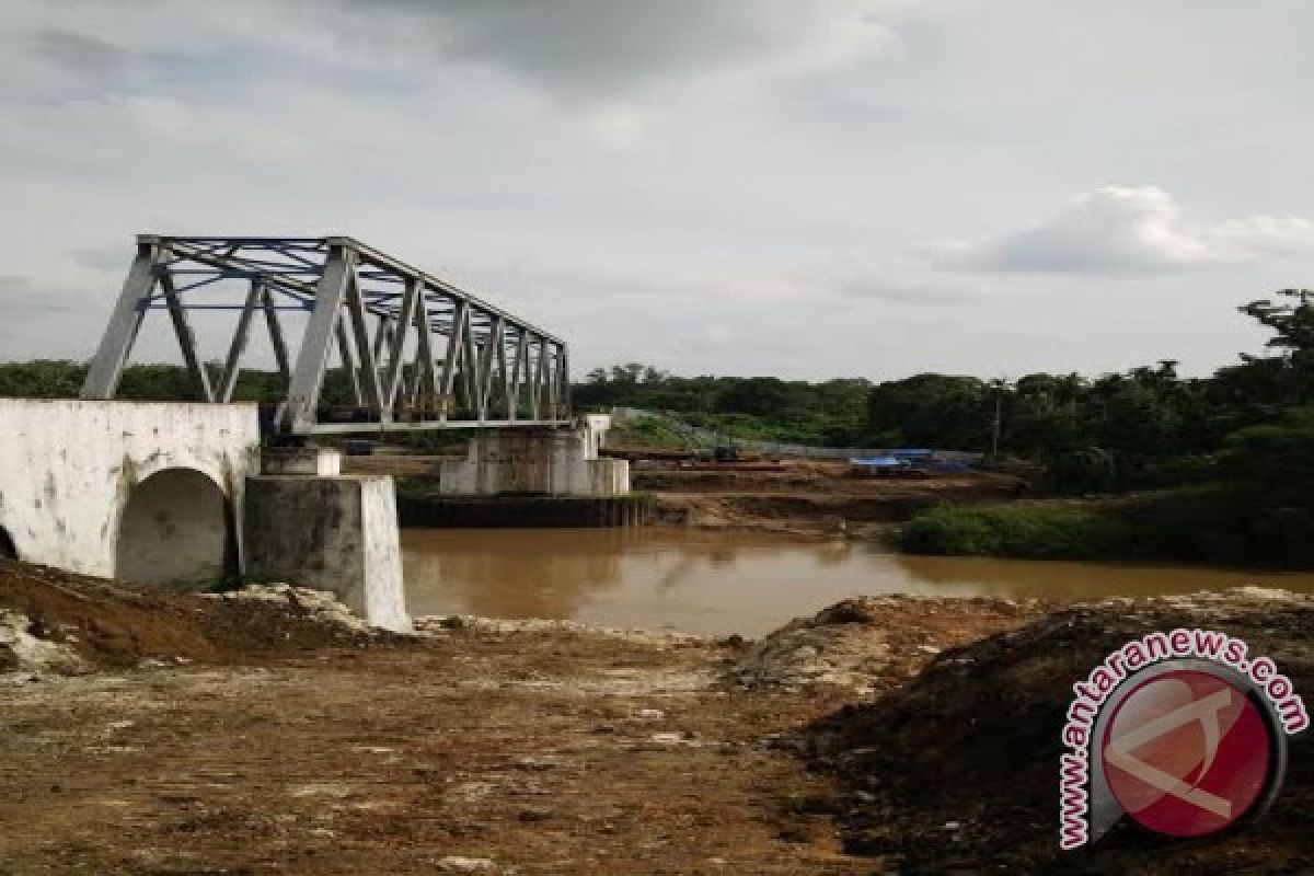 Desa di OKU Timur patungan bangun jembatan