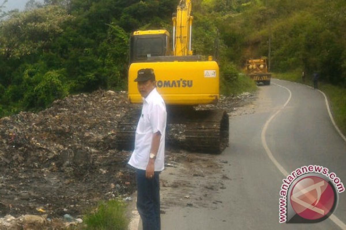 Gunungan Sampah Dibersihkan