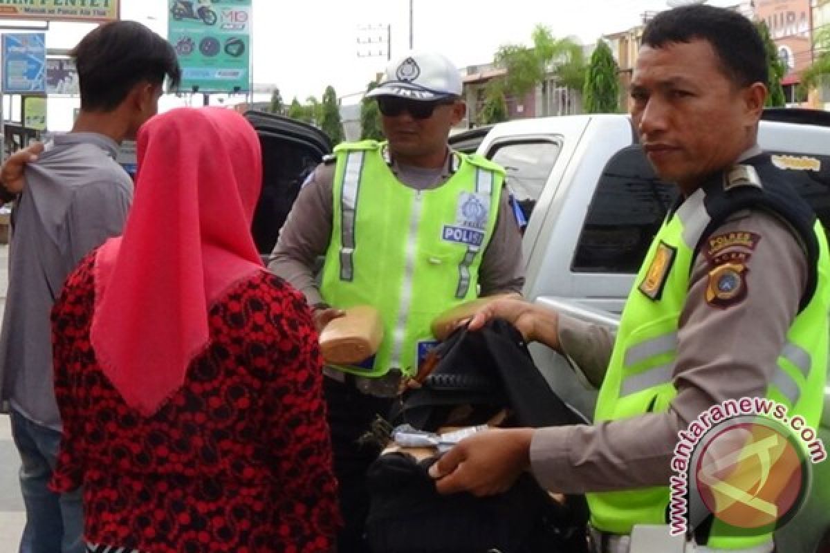 Polantas Lhokseumawe gagalkan penyelundupan 10 Kg ganja