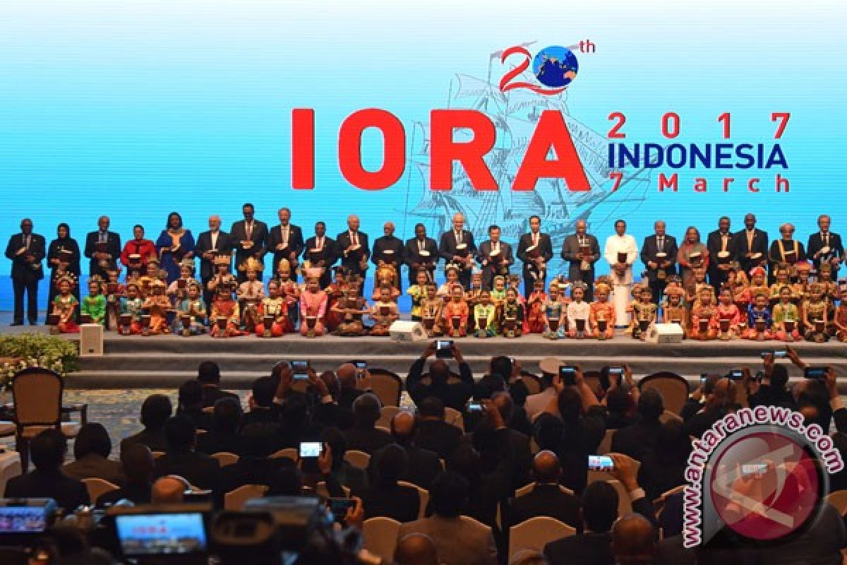 Presiden Jokowi sambut kehadiran peserta KTT IORA