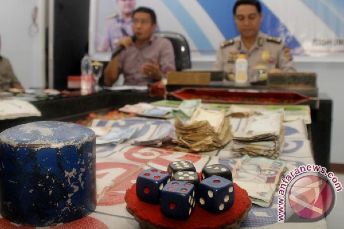 Polisi Tangkap Tiga PNS Bermain Judi 