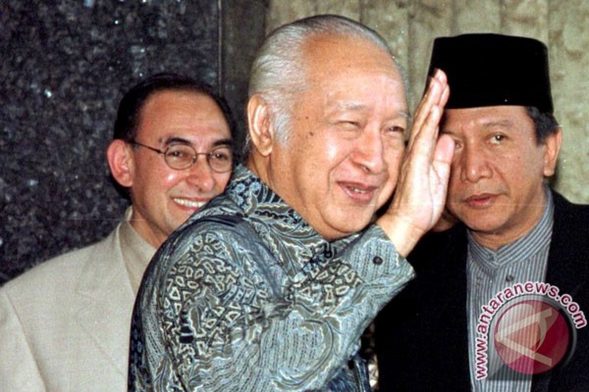 Soeharto lengser dan upaya mengenangnya