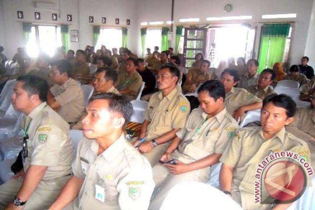 DPRD Seruyan Minta Pemkab Sanksi Pegawai Indisipliner 