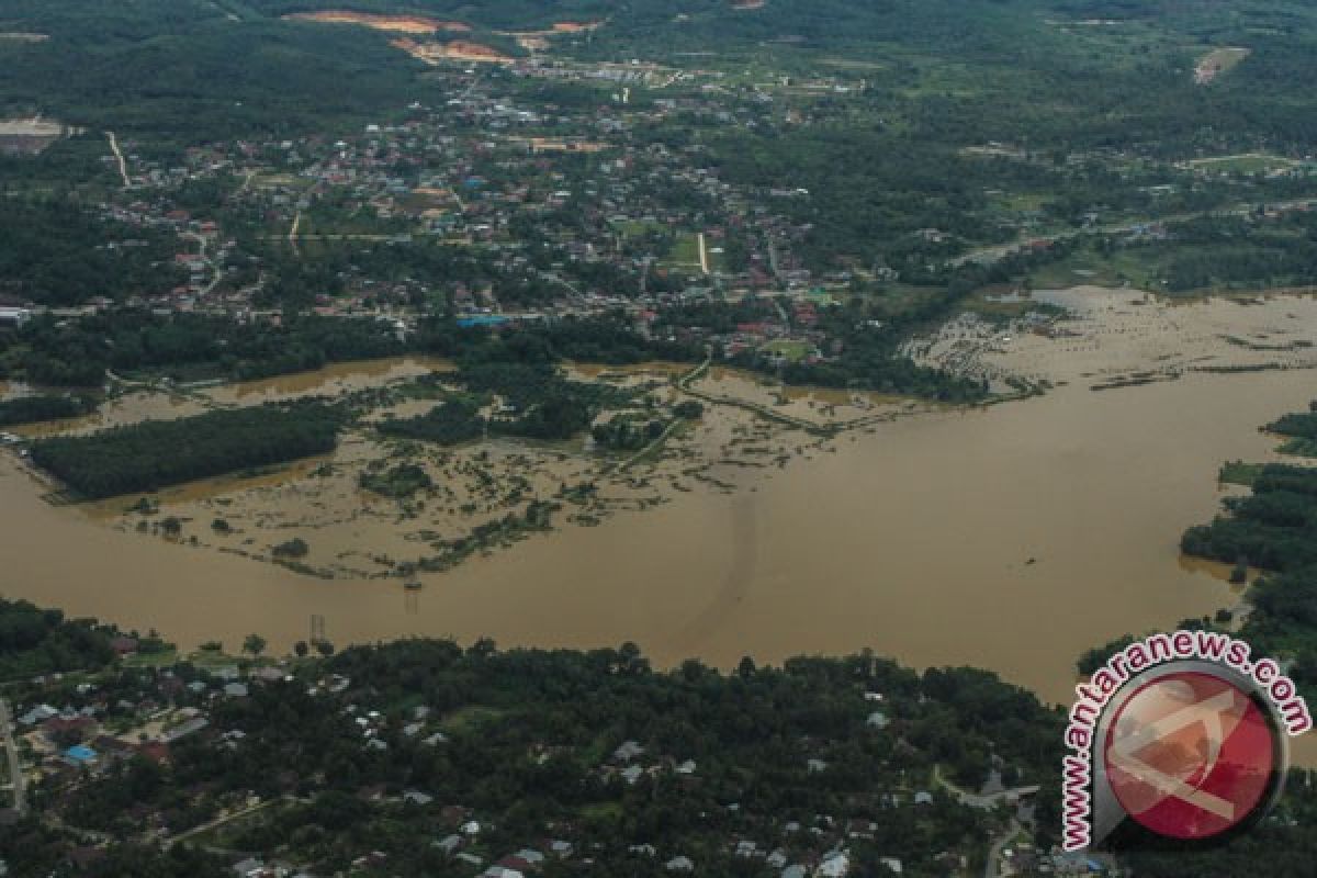 6.329 rumah terendam banjir Sungai Kuantan di Riau