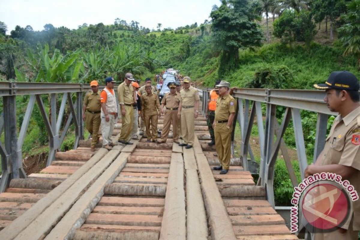 Gubernur Gorontalo Tinjau Jembatan 