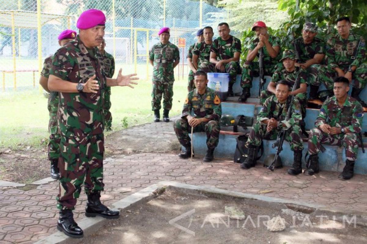 Wagub AAL Tinjau Praktik Pasukan Taruna Korps Marinir