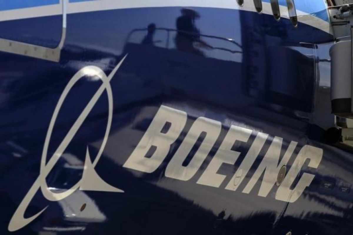 Boeing pangkas produksi bulanan Jet 737 setelah kecelakaan